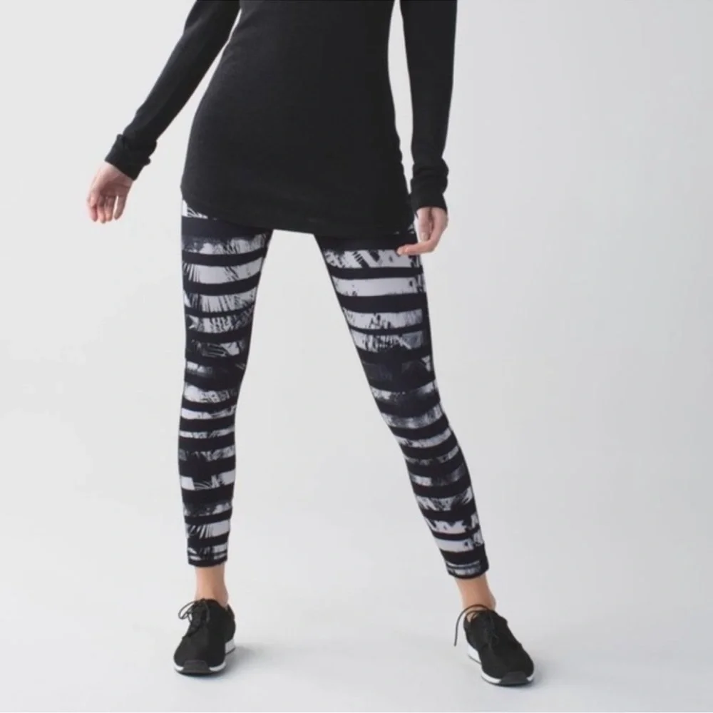Lululemon Wunder Under Pant Full on Luon Roll Down Shady Palms Black White